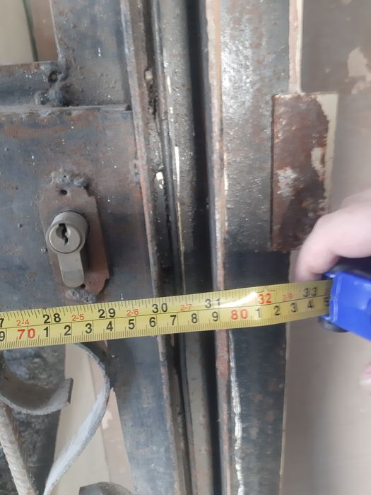 Продам двери б.у  и дверь решётка..