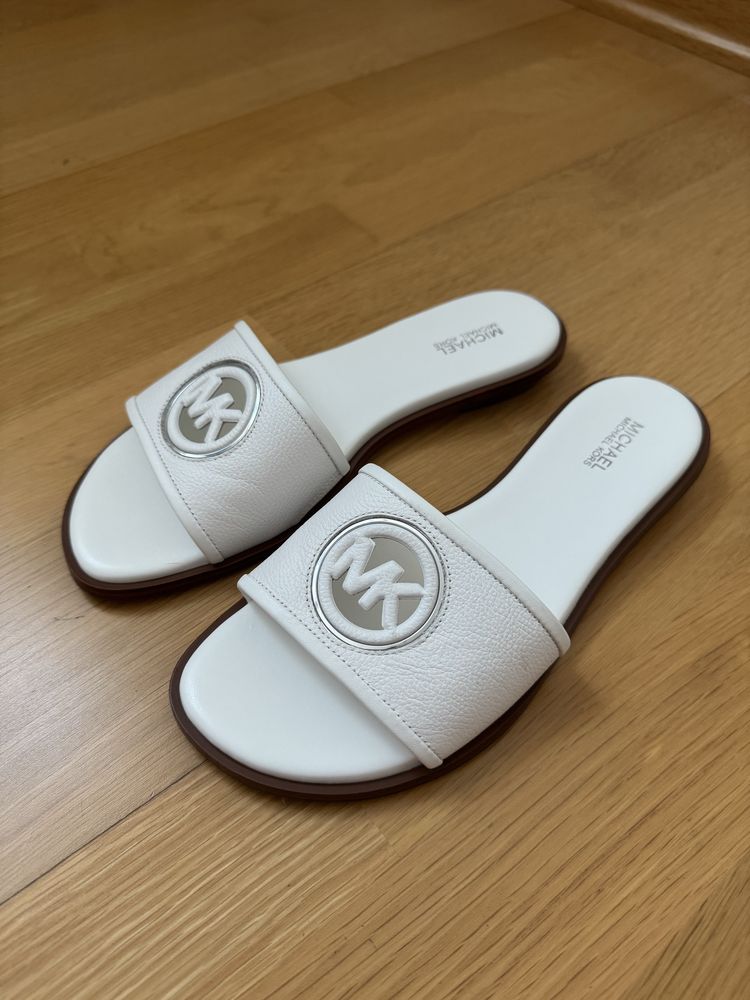 Шльопанці шкіряні Michael Kors