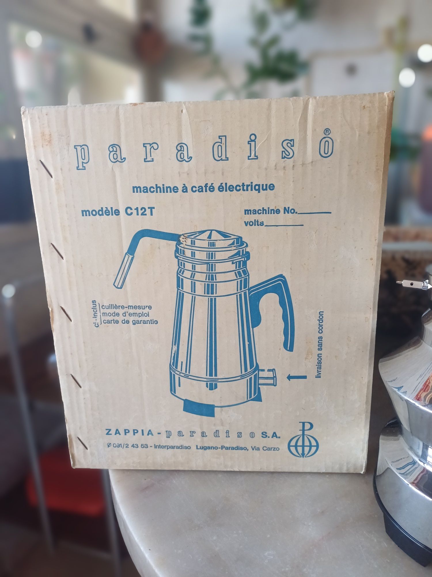 Antiga máquina de café expresso elétrica