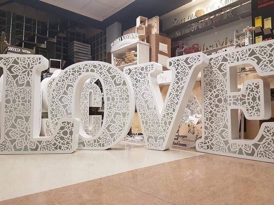 Napis Love ażurowy wysoki 120cm