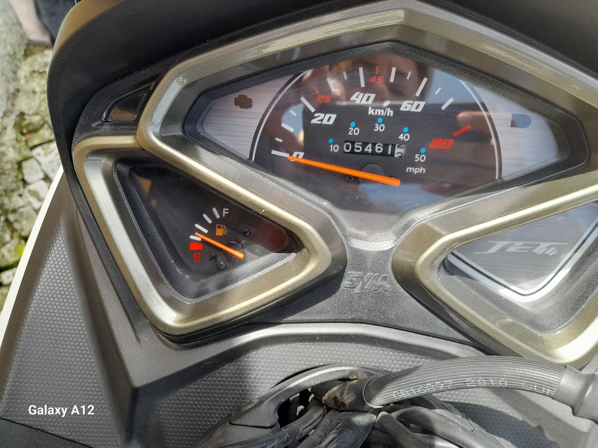 Vendo moto semi nova