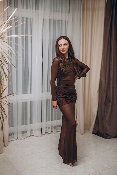 Оренда шоколадного плаття, фемелі лук