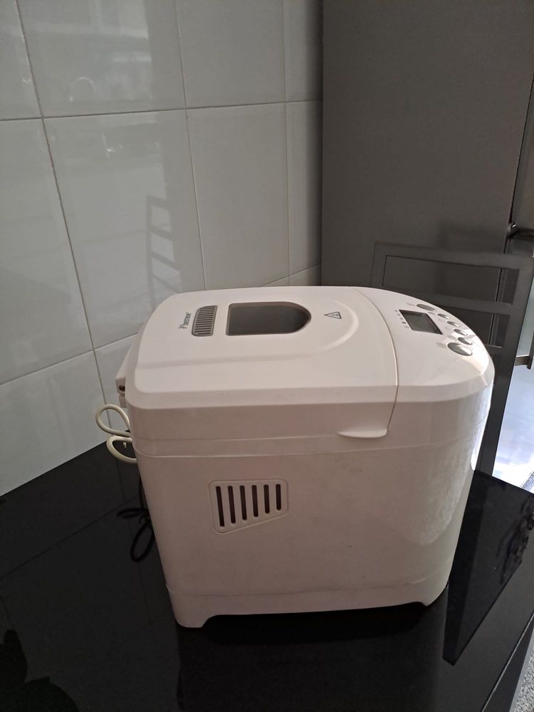 Maquina de fazer Pão praticamente como nova