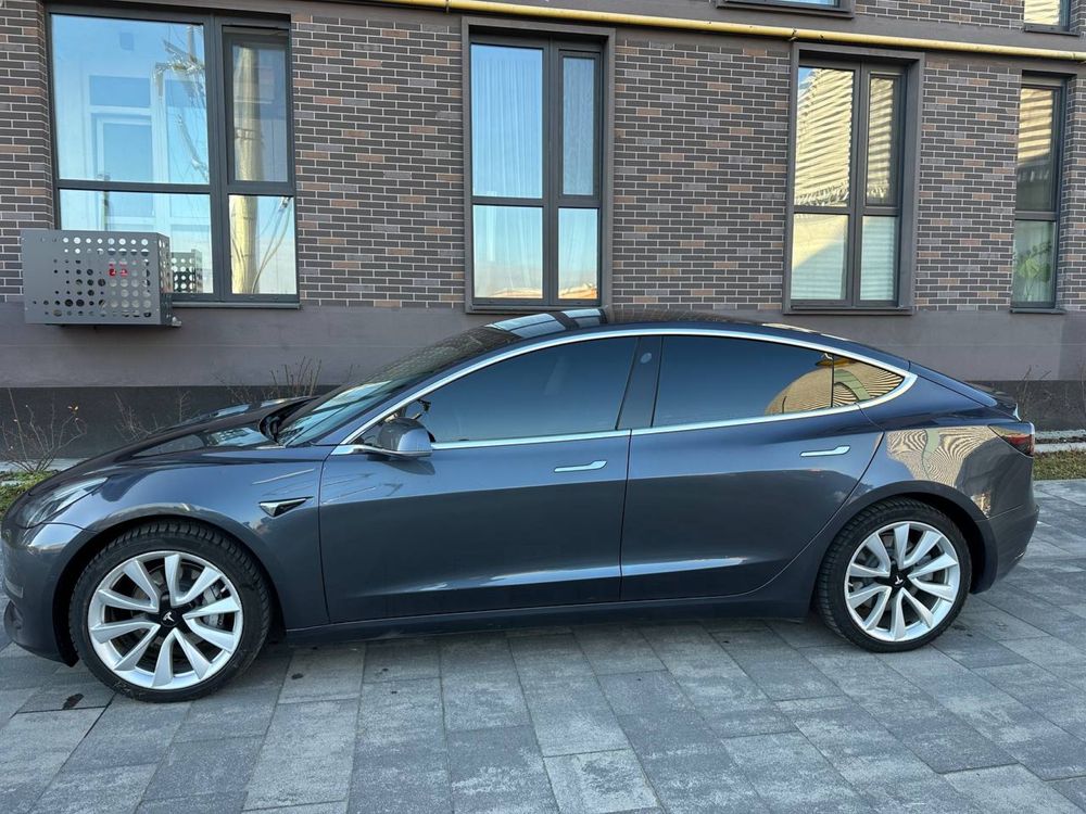 Оренда Tesla model 3 Long Range