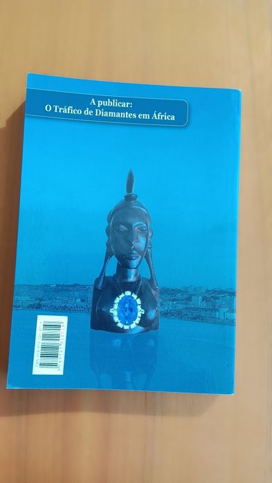 O Roubo das Safiras
de Samuel Kaunda