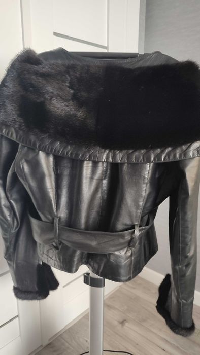 Продажа шкіряної куртки з хутром норки
