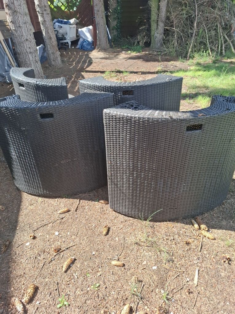 Foteliki typu rattan