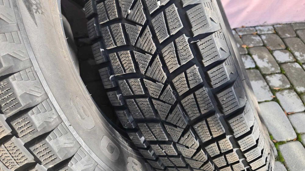 Oponi zimowe 215/65 r16