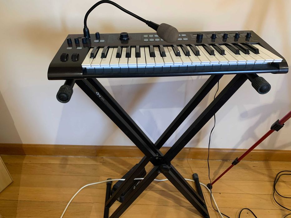 KORG  R3 Synthesiser Vocoder + Stand