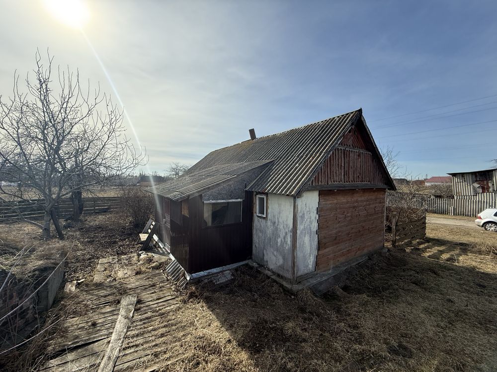 Продам землю зі старим будинком