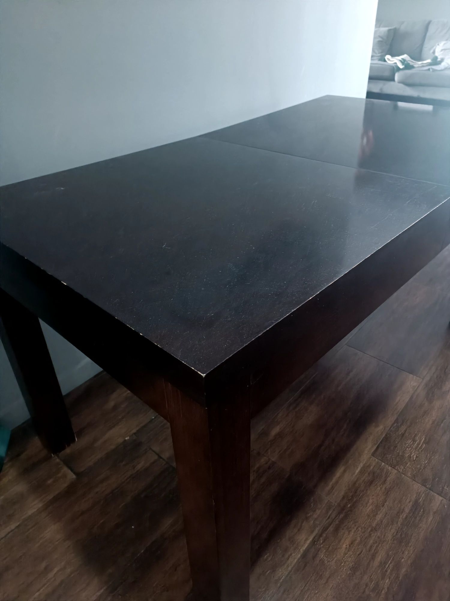 Stół drewniany, używany w kolorze czekoladowym