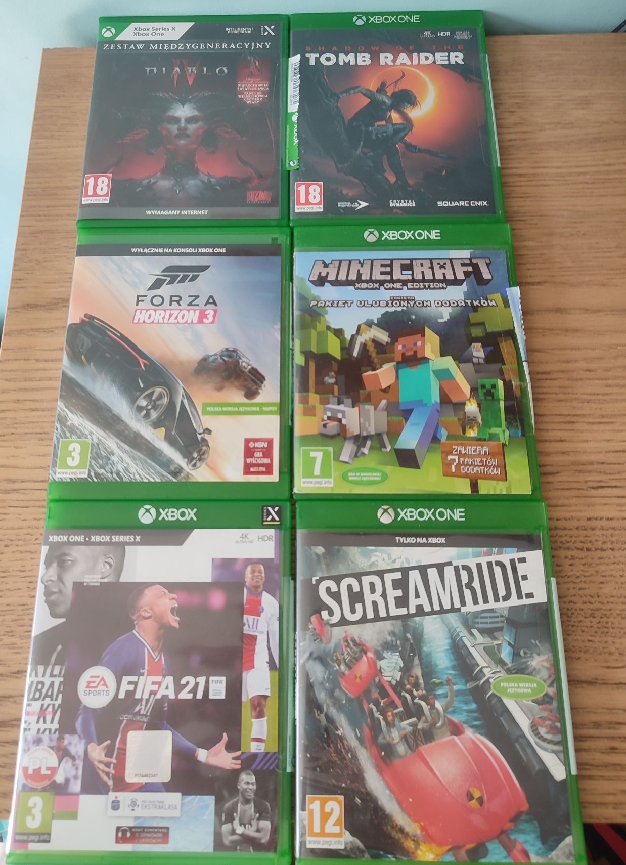 Xbox one S 512GB+Gry+Pady