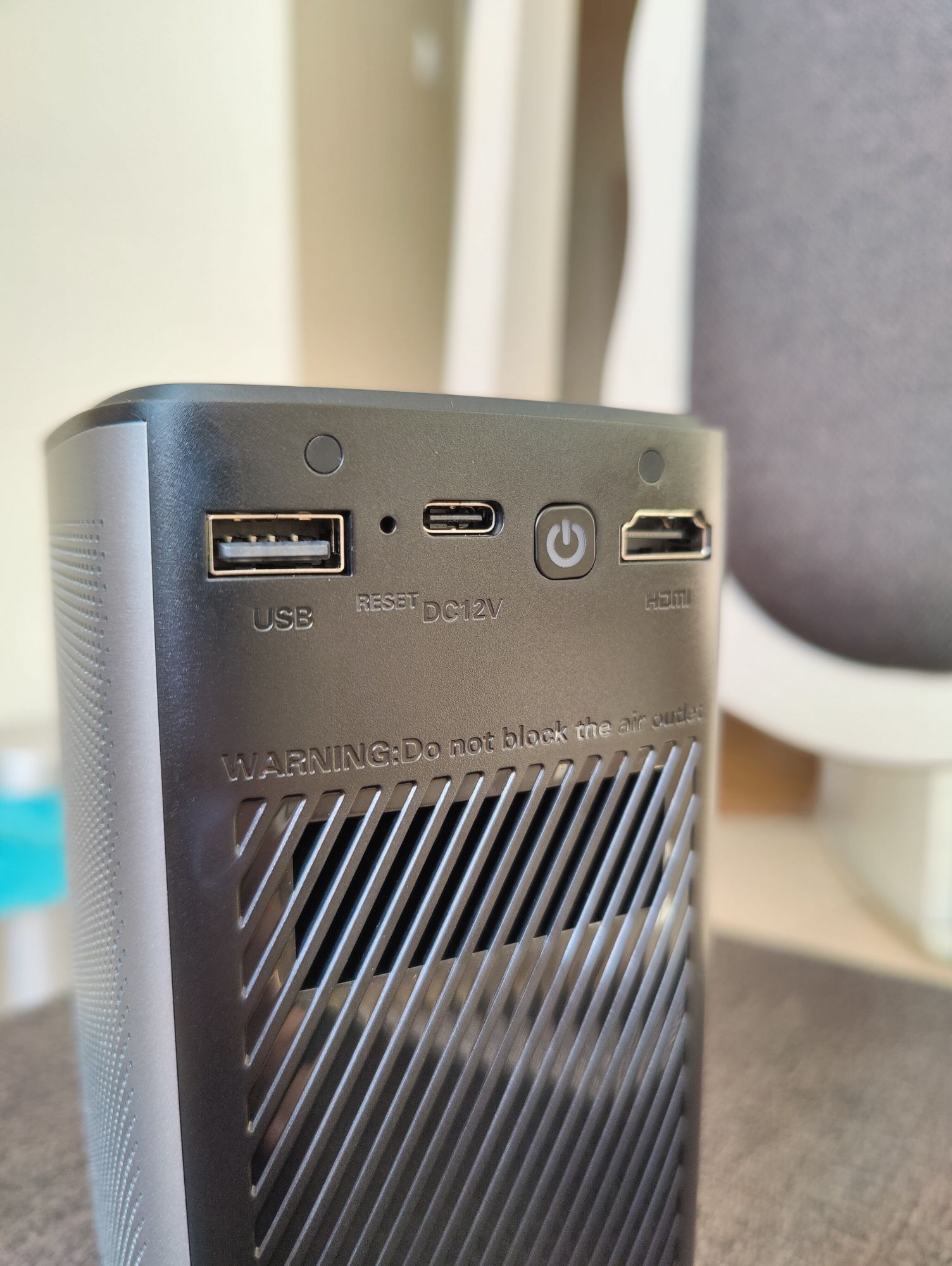 Byintek P70 DLP projektor, 8000 mAh, z Androidem