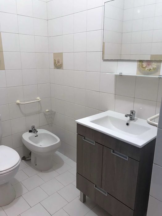 Apartamento T3 com Sótão Equipado e Duas Garagens