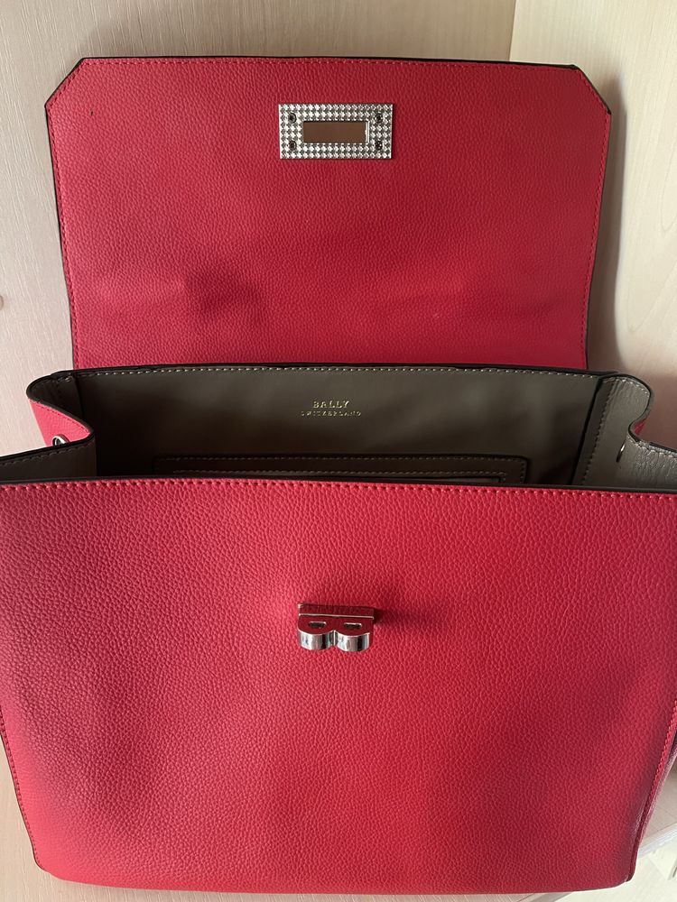 Продається  жіноча сумка Bally Switzerland в  хорошому стан