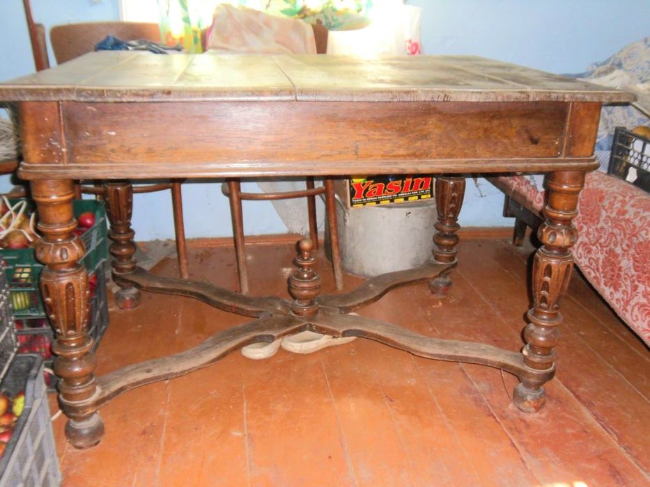 Антикварний дубовий стіл Терміново