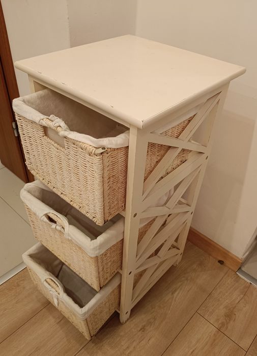 Szafka drewniana wiklinowa z szufladami Biała