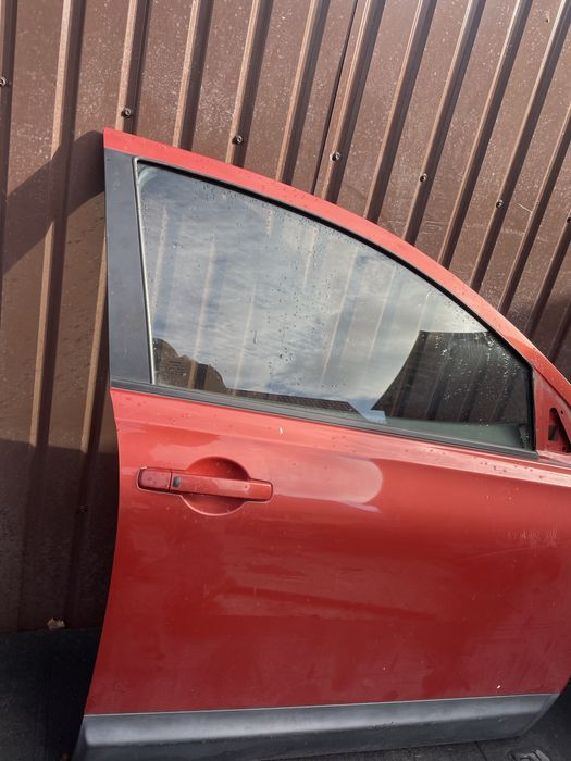 Передні праві двері Nissan qashqai j10