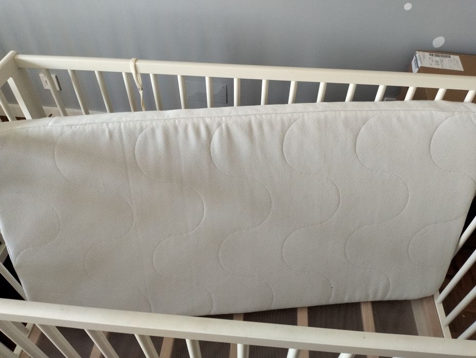 2 Berços IKEA brancos com colchão