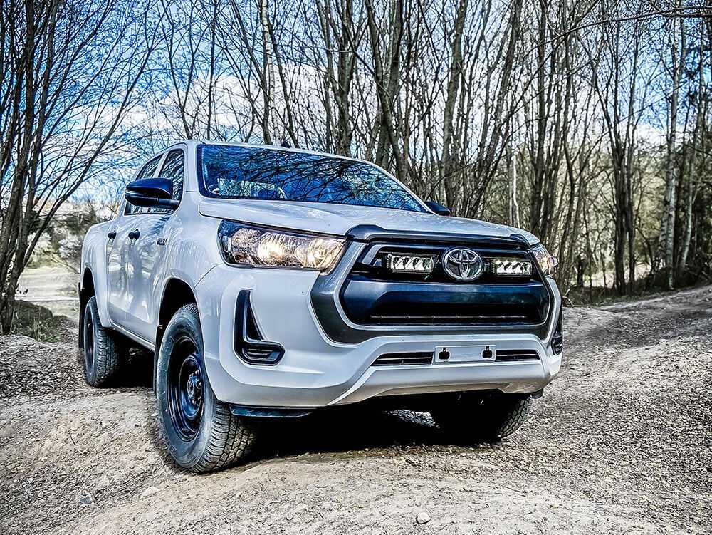 Zestaw dwóch lamp LAZER TRIPLE-R 750 (Gen2) Toyota Hilux 2021+