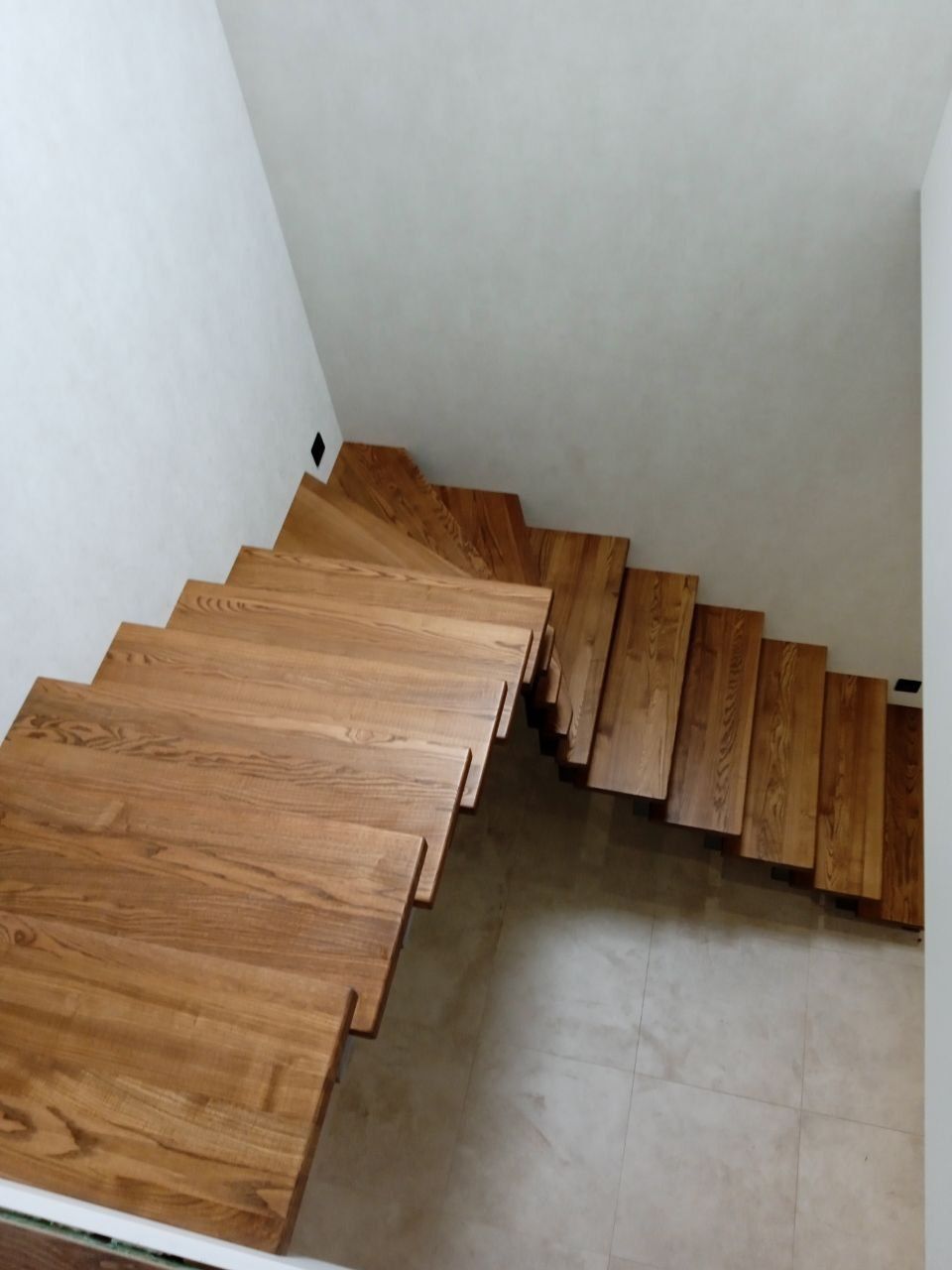 Сходи лофт металевий каркас сходів сходинки ступені перила лестница