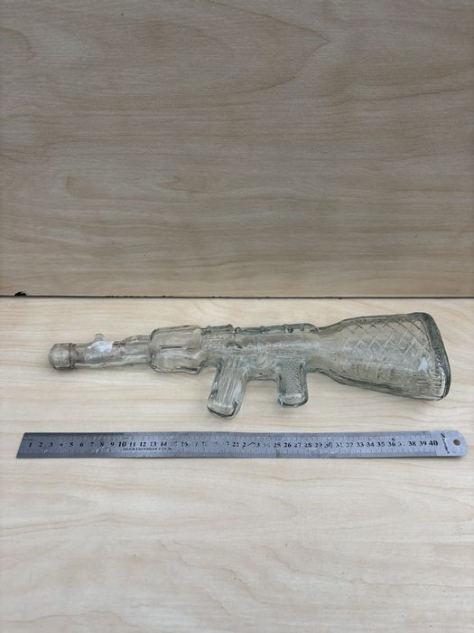 Пляшка у вигляді автомата