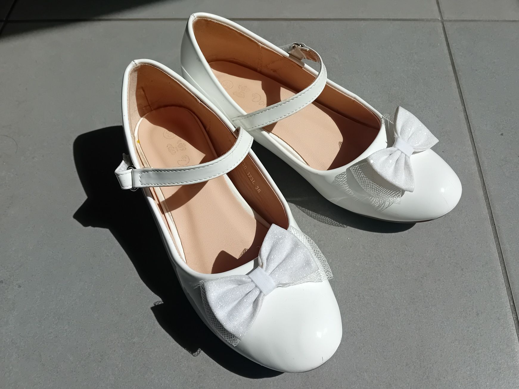 Buty komunijne białe lakierki