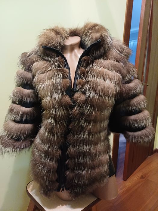 Легка шубка з чорнобурки