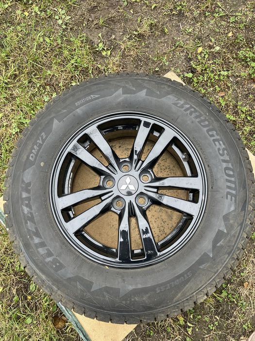 Bridgestone blizzak alenza dm-v2 225/70/16