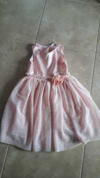 Vestido cor-de-rosa com flor