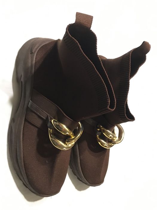 Botas castanhas novas N 39.