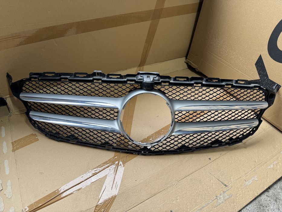 Mercedes C klasa W205 atrapa zderzaka grill