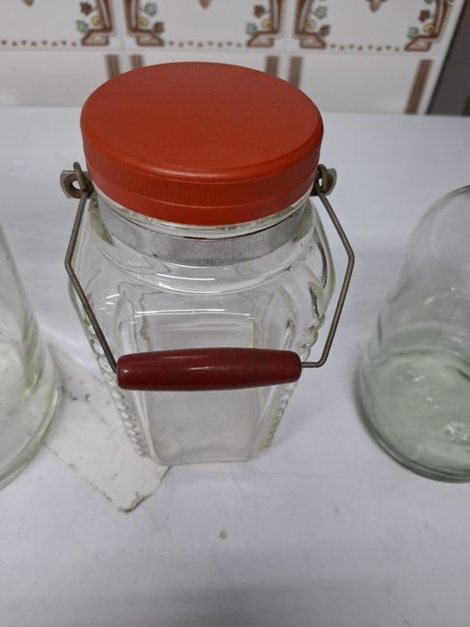 Três Frascos antigos