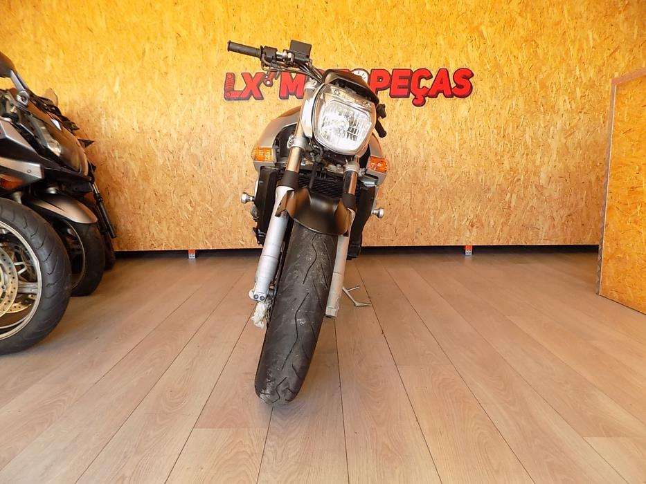 Suzuki GSR 600 para peças.