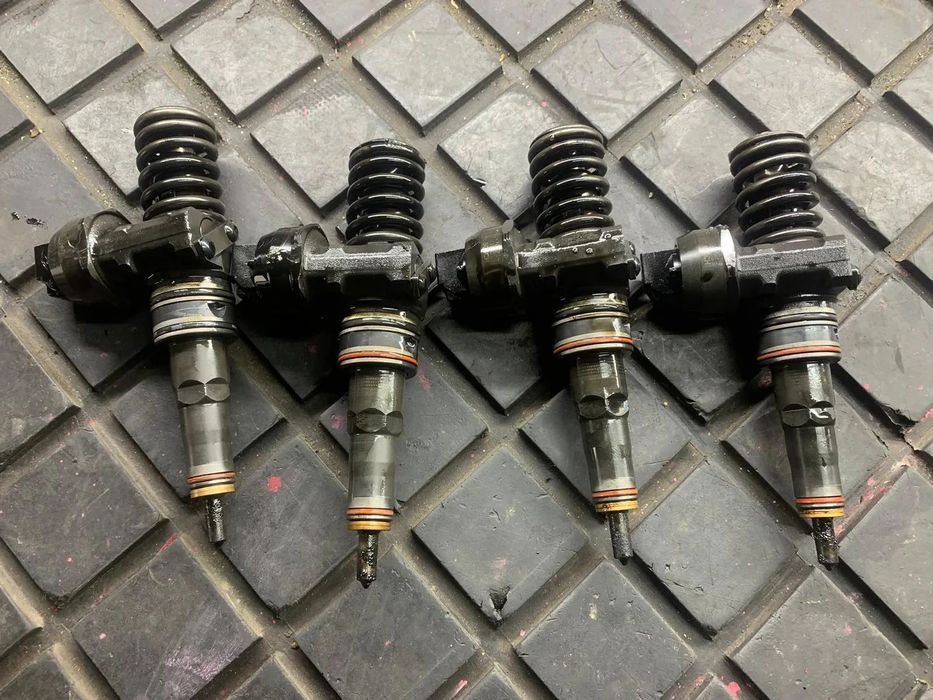 VW AUDI 1.9TDI WTRYSKIWACZE POMPOWTRYSKI 038130073AR KOMPLET 4SZT PASSAT B5 A4 B6 A6 C5 I INNE