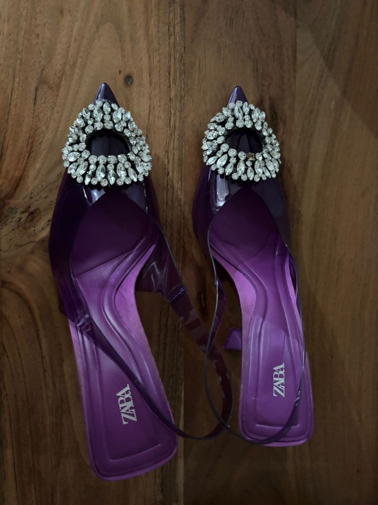 Sapatos zara com brilhantes
