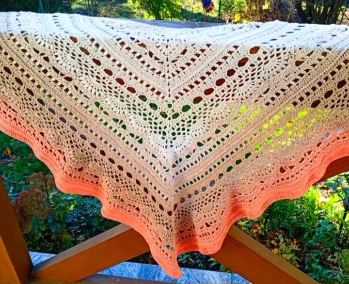 Chusta robiona na szydełku