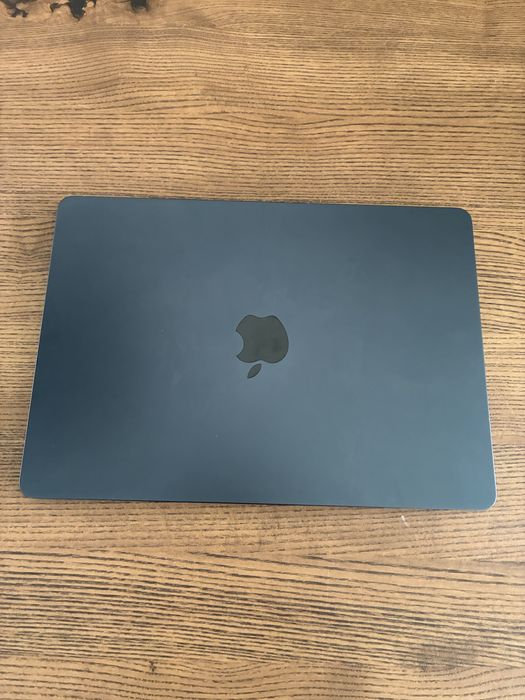 MacBook Air 13" M3 /8GB/256GB