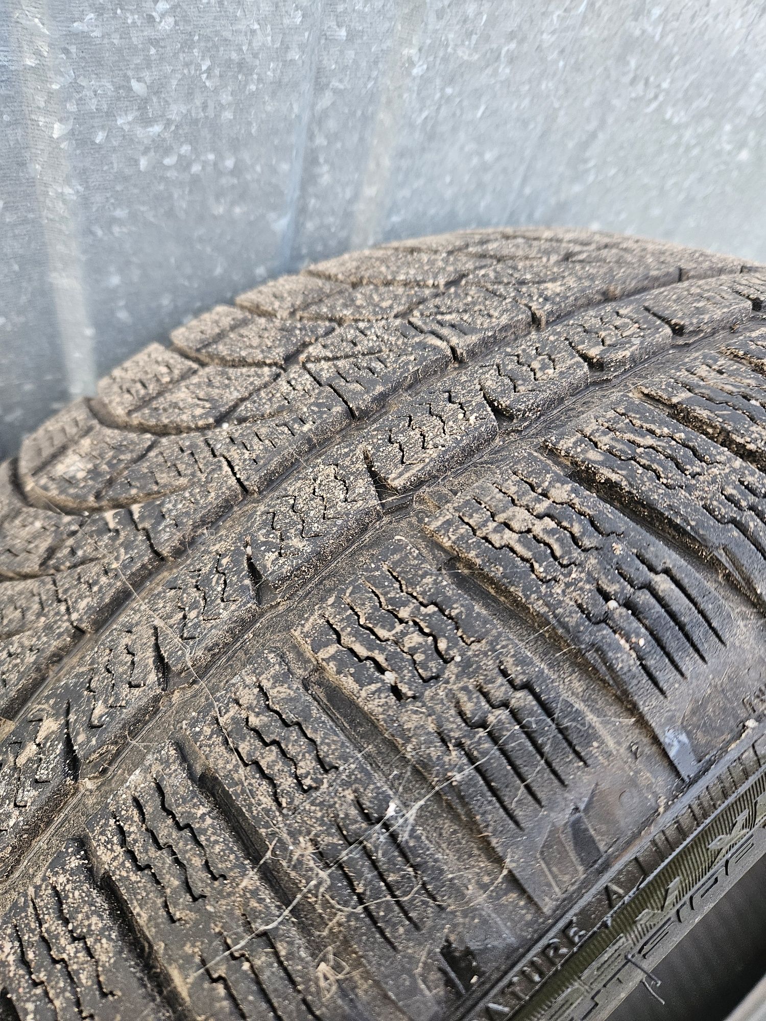 Opony zimowe R18 235/40 Nokian