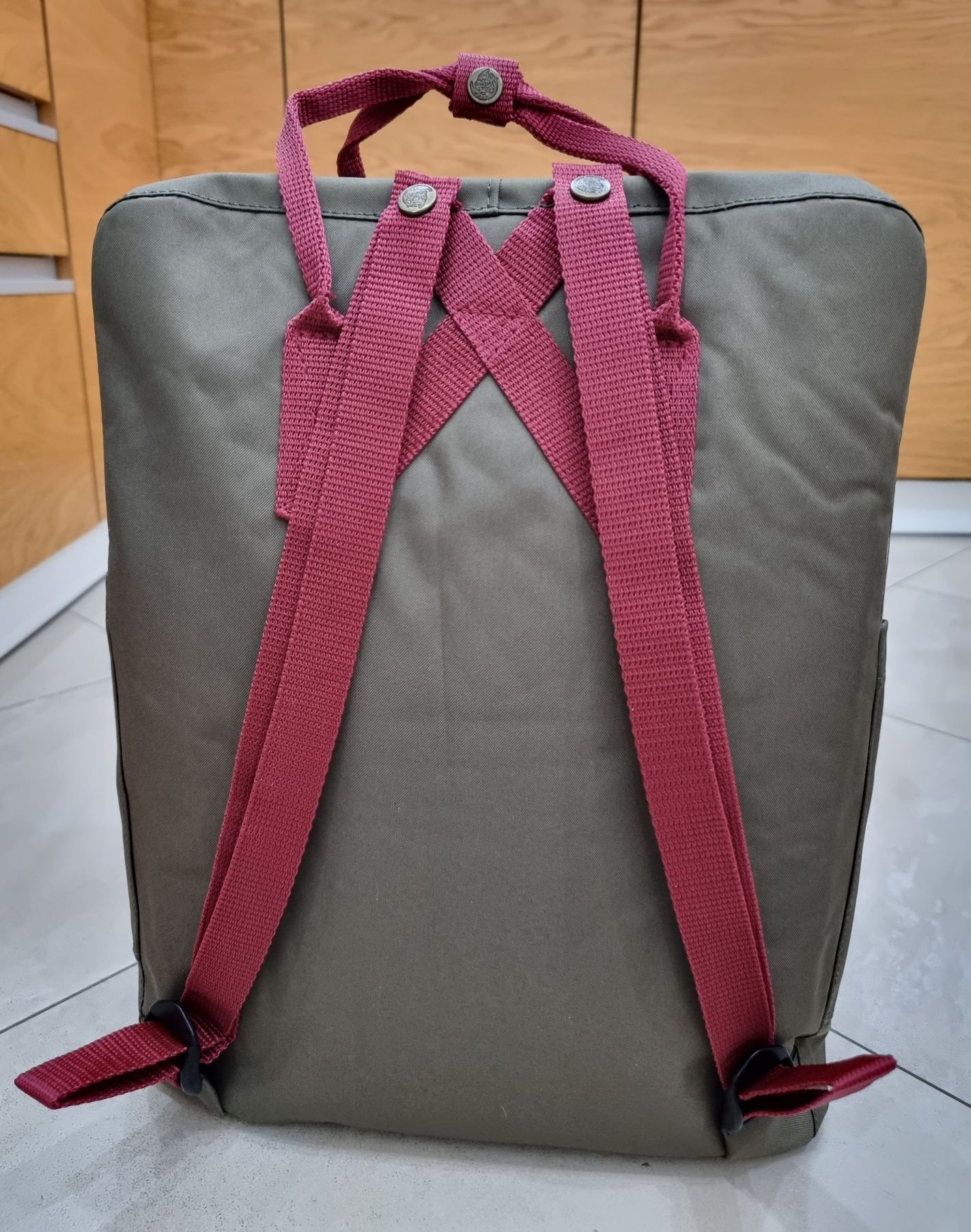 Nowy z metką plecak Fjallraven Kanken Classic 45x35x11 cm 20 L.