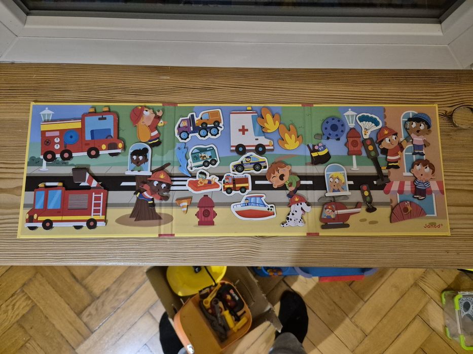 Zabawki, książeczki itp. dla 2-3 latka. Karton