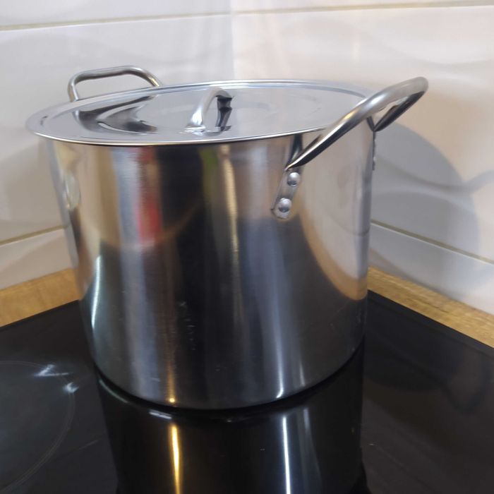 Zestaw solidnych niemieckich garnków z pokrykwami 7 8 10 i 12,5 l zest