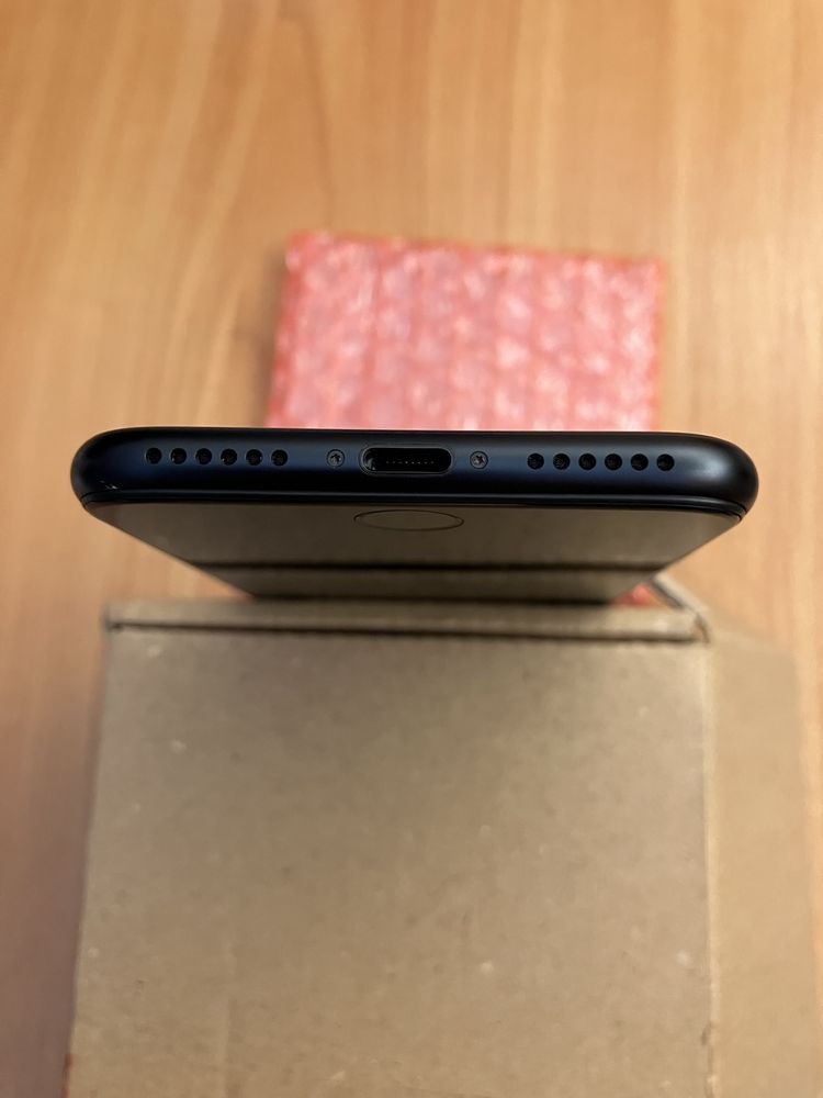 Apple iPhone SE 3  2022  64ГБ