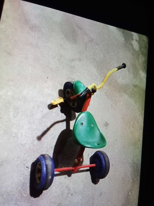 Vendo triciclo pequena trotineta