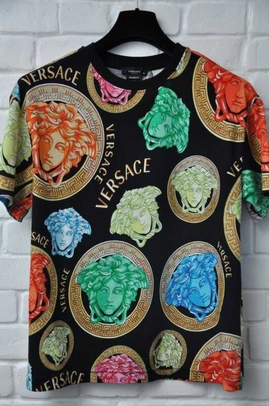 "VERSACE". Оригинал. Италия. Стильная брендовая футболка. на M / L.