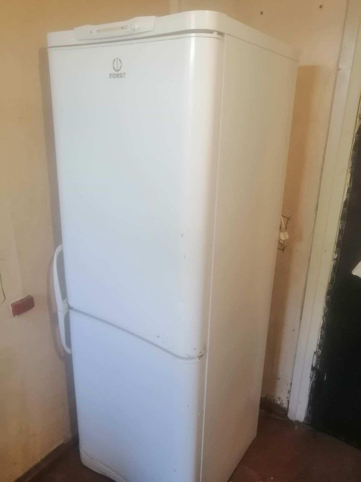 Продам холодильник Индезит
