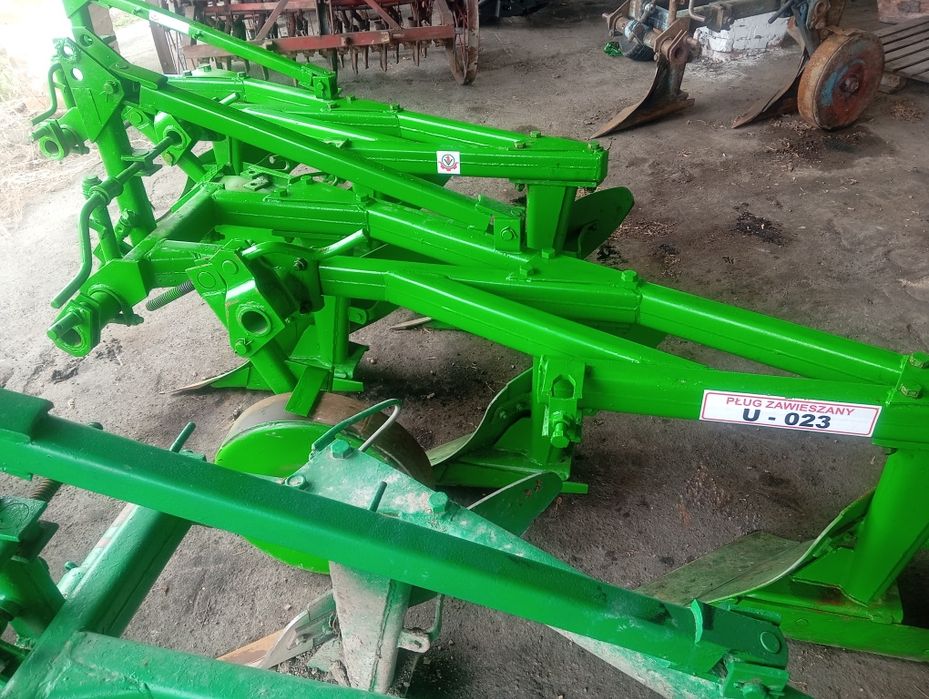 Продам польський плуг 3-30,3-35,грабалка,