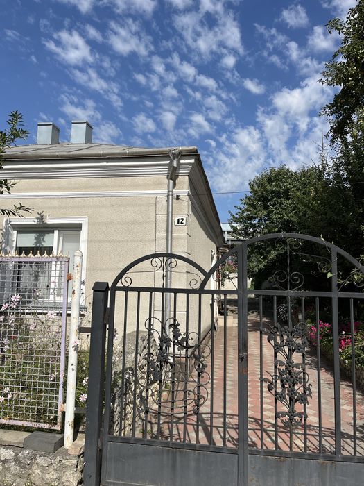 Продається домогосподарство в центральній частині м.Тернополя.