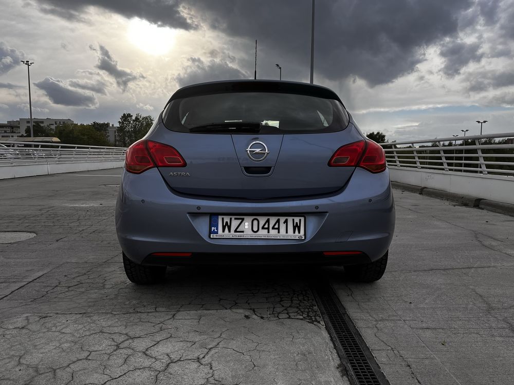 Opel Astra J 1.6 pb 2010r.