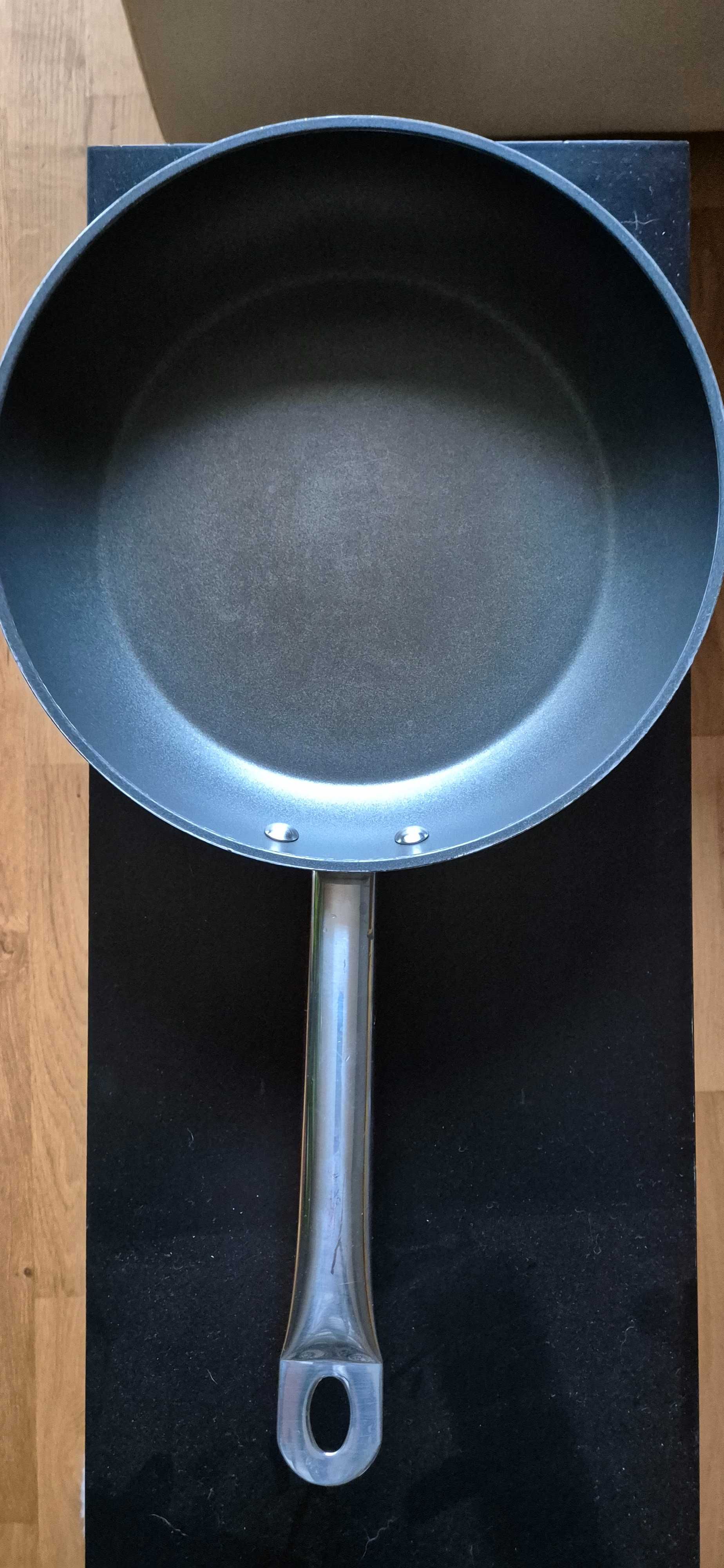 Patelnia GrandCHEF 28cm, długa rękojeść